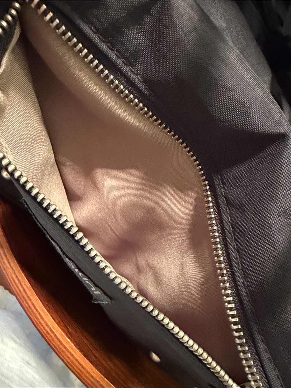 Baggallini cute little studded nylon bag with cc slots and multi zip pockets - Picture 5 of 5